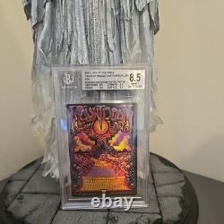 BGS 8.5 nm+ Magic the Gathering-Mount Doom (Borderless Poster)(Foil)