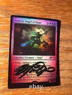 Magic the Gathering MTG foil Avacyn, Angel of Hope Promo signed by Artist NM